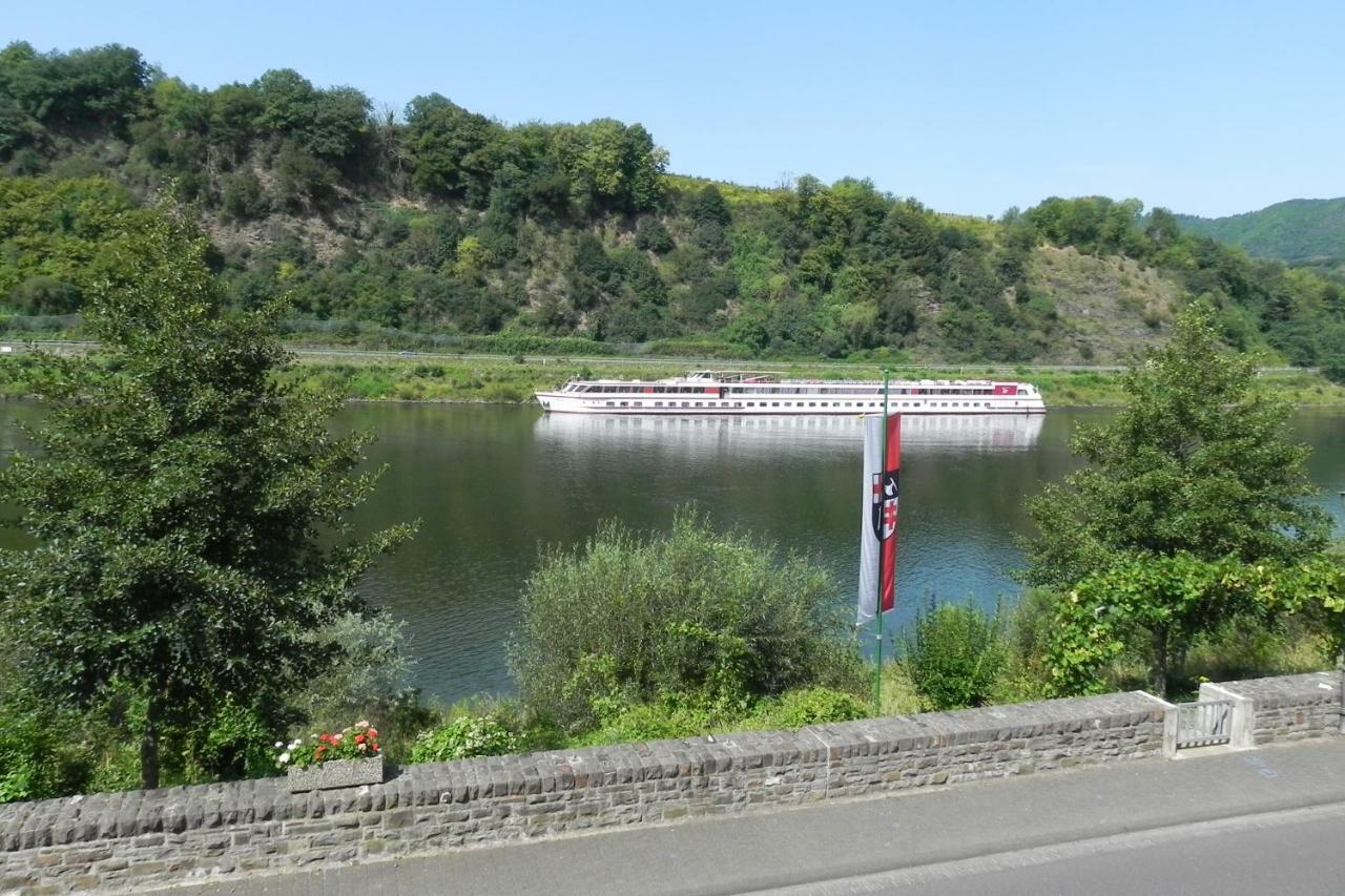 Ferienhaus Erich Bremm Mit Moselblick Neef Exterior foto